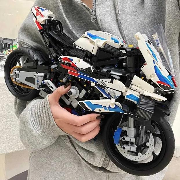 Motorcycle Toy Building Block Set-589 PCS Collectible Motorcycle Display Model Toys as Gift for Kids or Adult