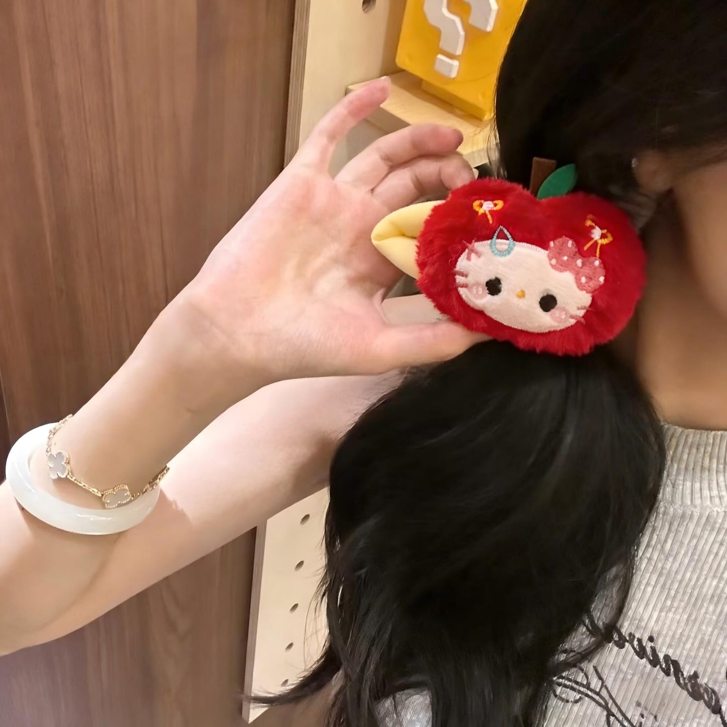 Sanrio HELLO KITTY Creative Apple Hair Clip